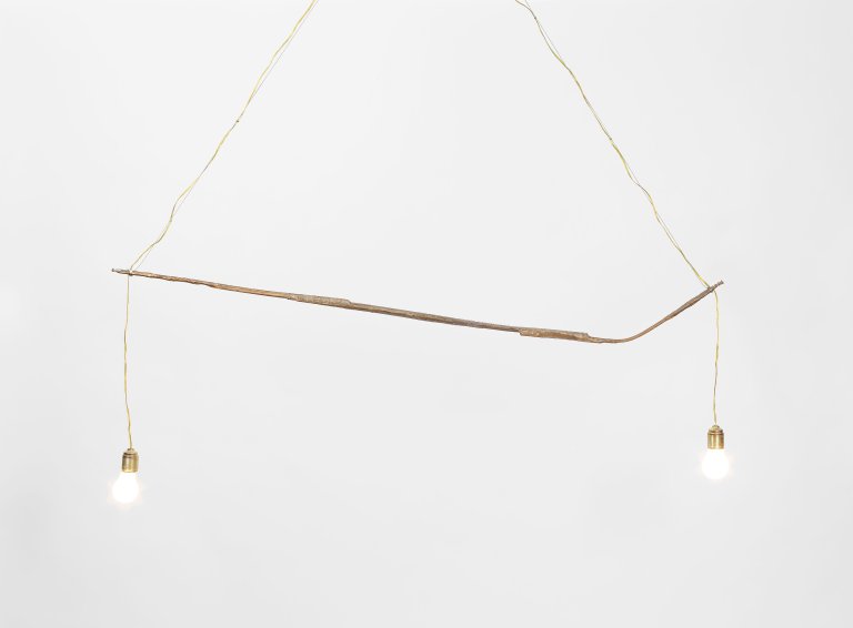 Auf diesem Bild ist das folgende Kunstwerk zu sehen: Franz West. „Haus Lange Lampe“. 1991.