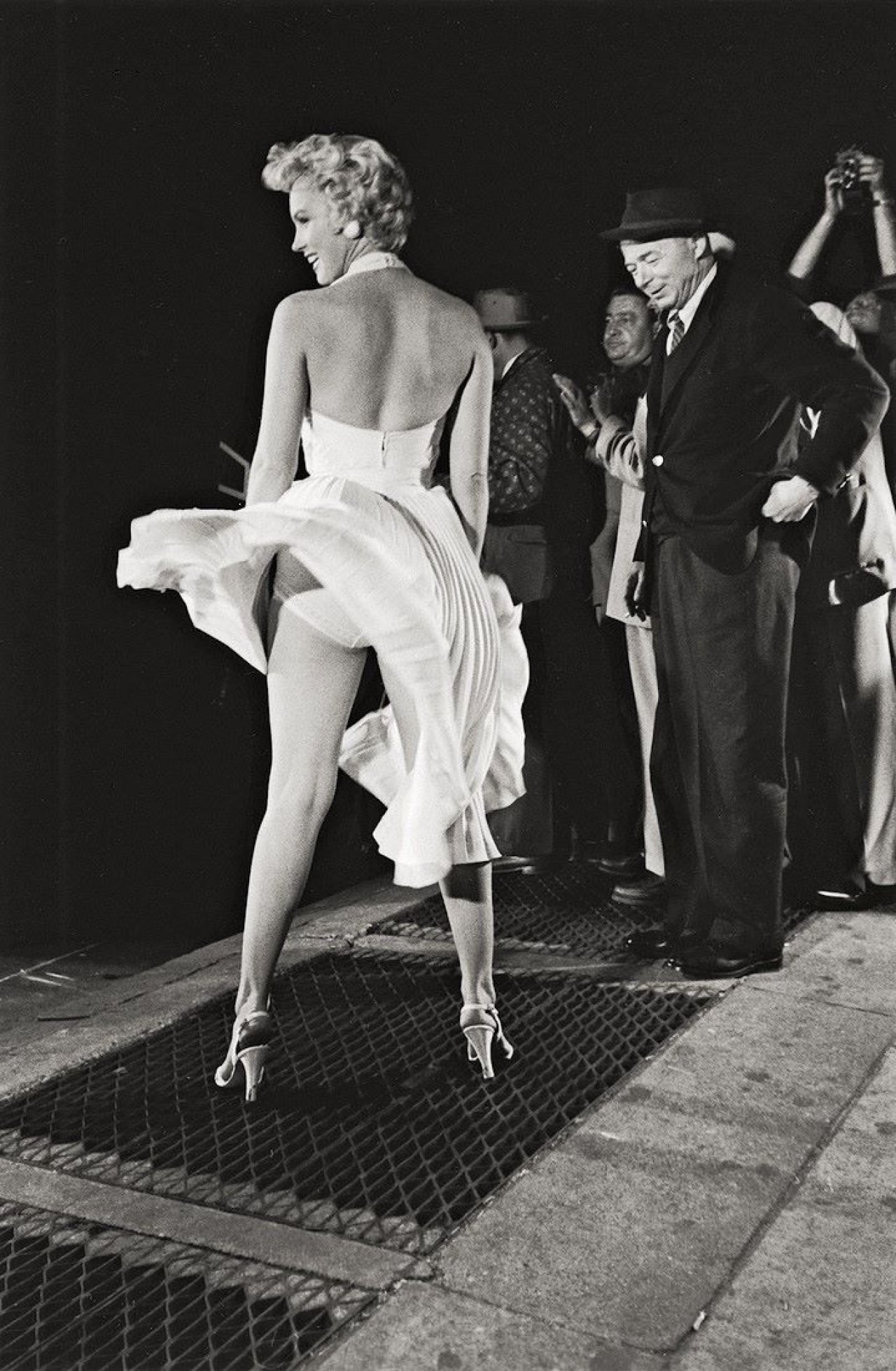 This picture shows the following artwork: Elliott Erwitt. Marilyn Monroe in dem Film „The Seven Year Itch“. 1955.