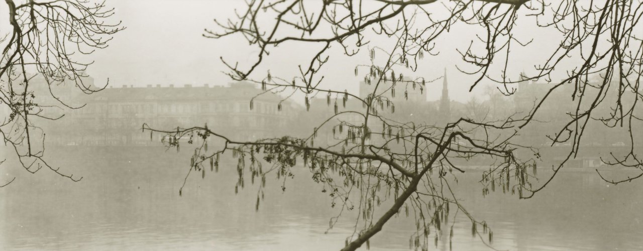 Auf diesem Bild ist das folgende Kunstwerk zu sehen: Josef Sudek. Ohne Titel (Prag). 1960er Jahre.