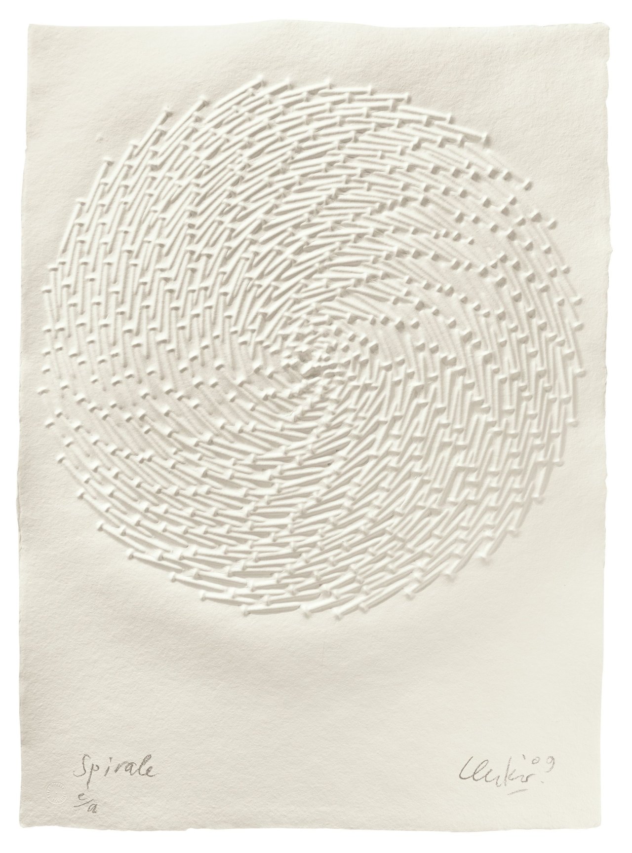 Auf diesem Bild ist das folgende Kunstwerk zu sehen: Günther Uecker. „Spirale“. 2009.