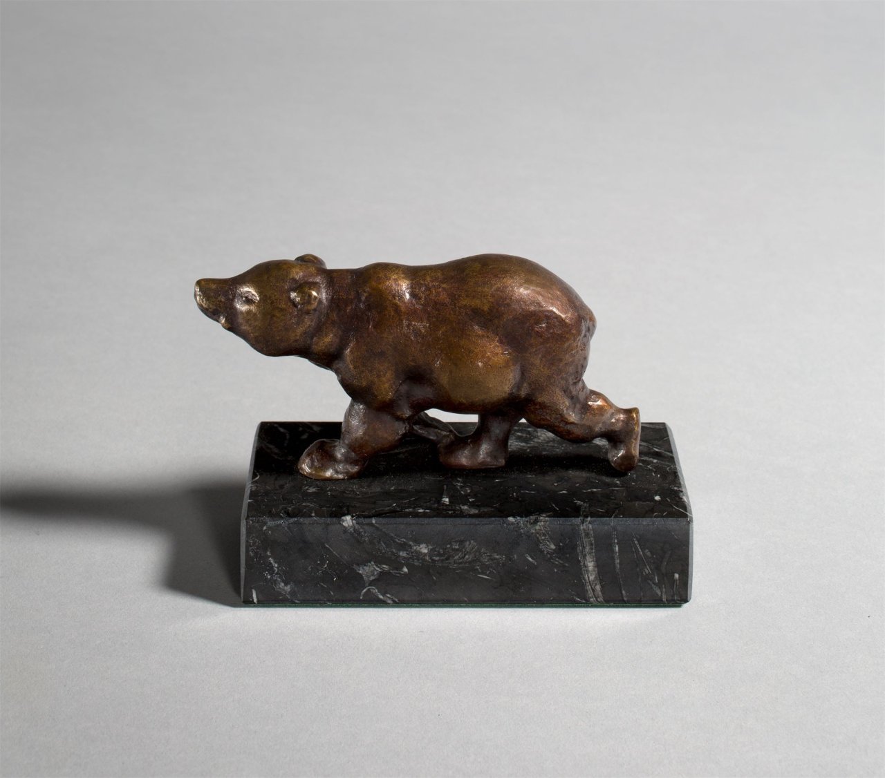 This picture shows the following artwork: August Gaul. „Laufender Bär“. 1914.