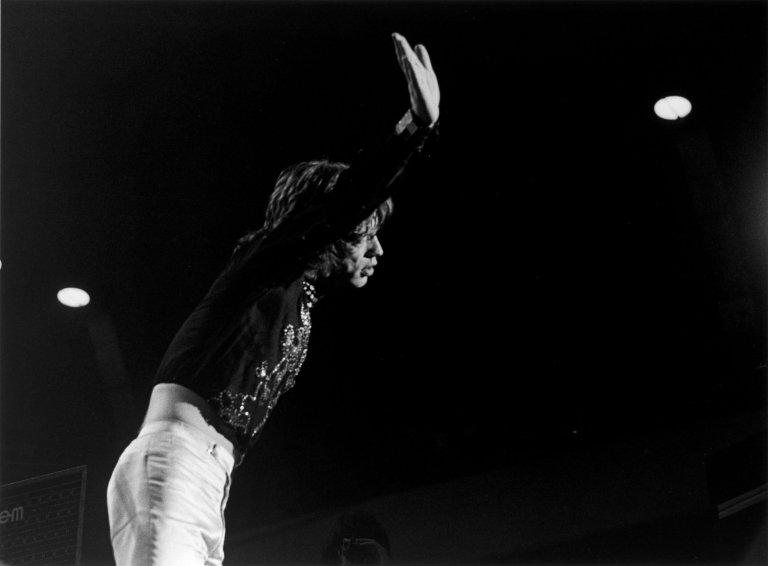 Auf diesem Bild ist das folgende Kunstwerk zu sehen: Barbara Klemm. „Mick Jagger, Frankfurt“. 1970.