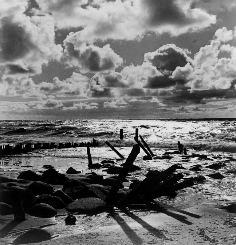Auf diesem Bild ist das folgende Kunstwerk zu sehen: Bleicke Bleicken. Abendlicht II, Sylt. 1950.