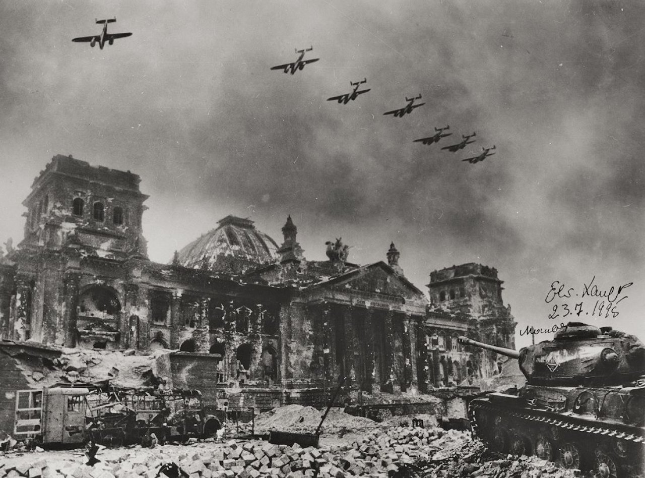 Catalog image of Flugzeuge über dem Reichstag, Berlin, April 1945.