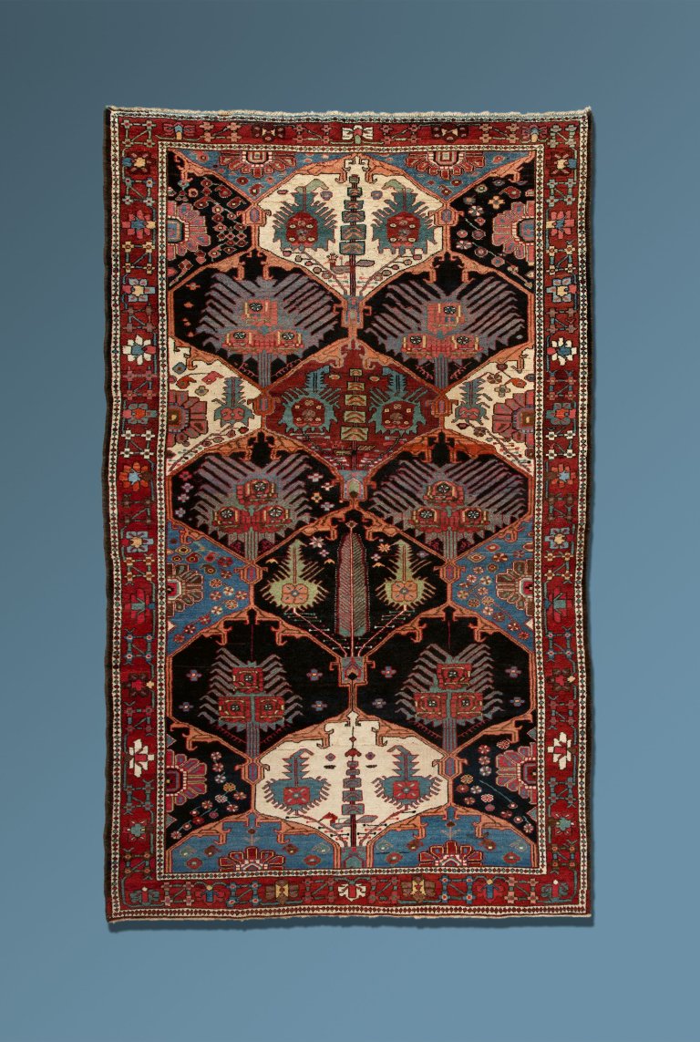 Auf diesem Bild ist das folgende Kunstwerk zu sehen:  Persisch. Bakhtiari-Teppich, West-Persien. Um 1910.