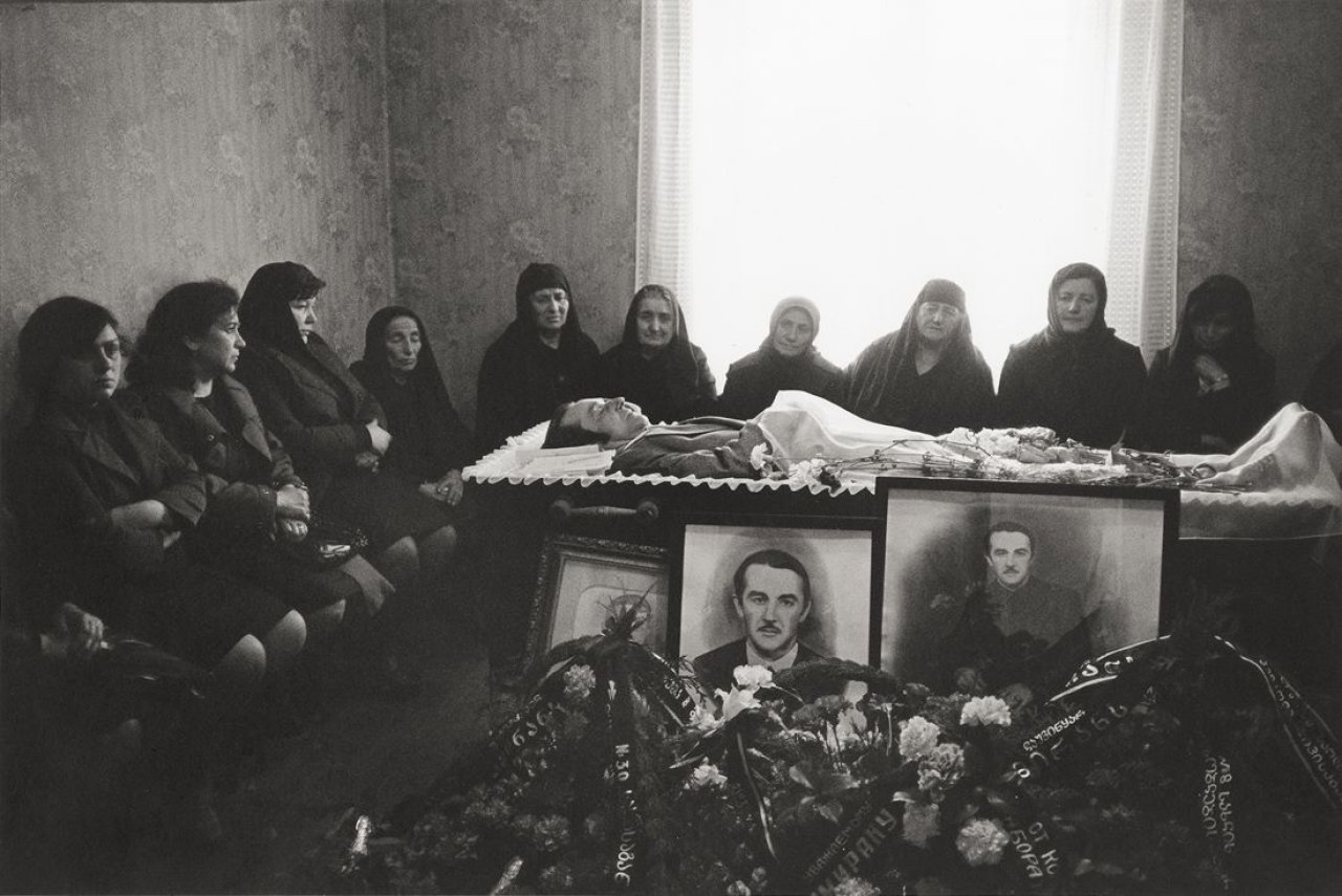 Catalog image of „Georgien, Totenfeier in Batumi“. 1980