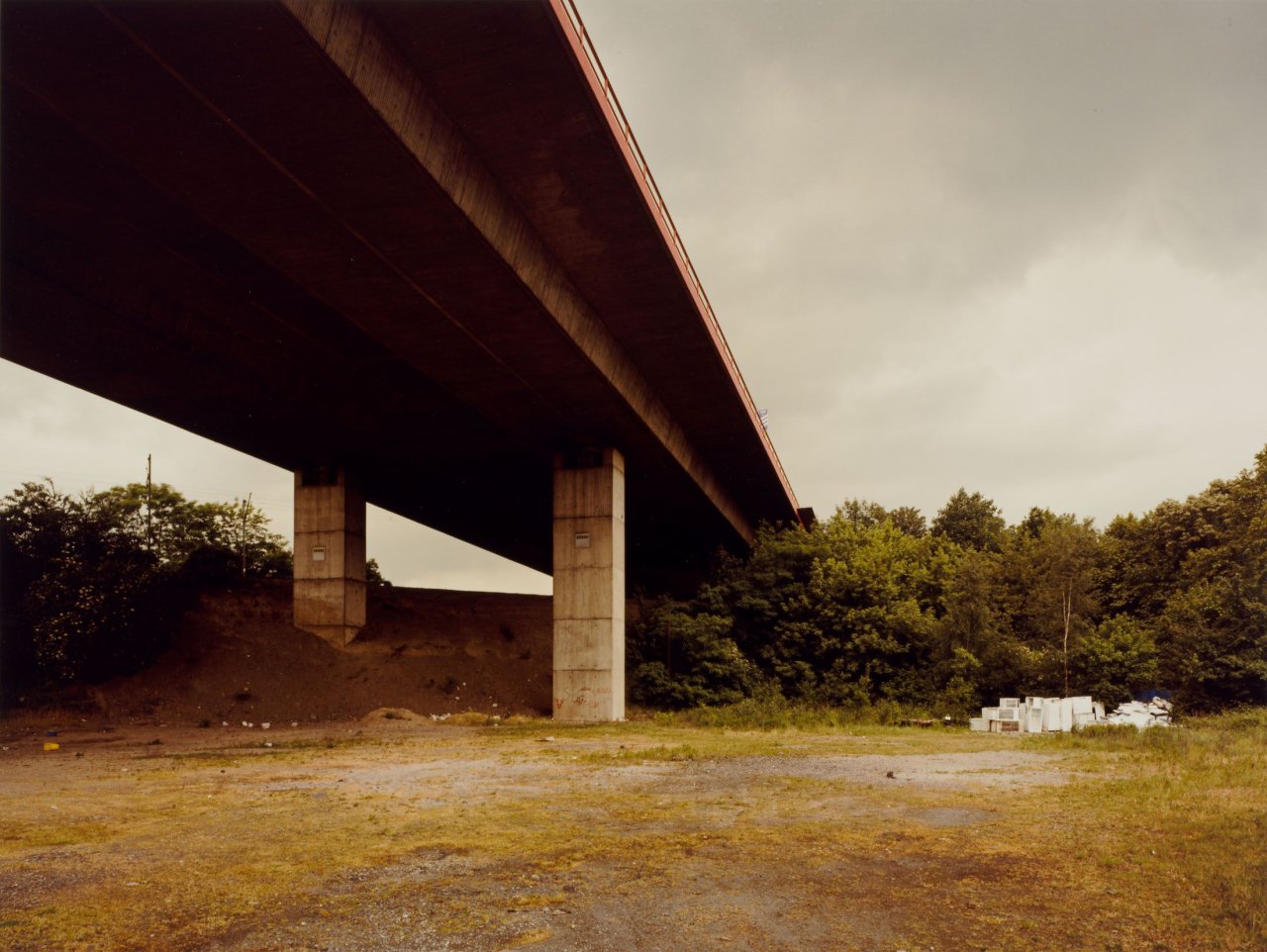 Auf diesem Bild ist das folgende Kunstwerk zu sehen: Andreas Gursky. „Duisburg II“. 1989.