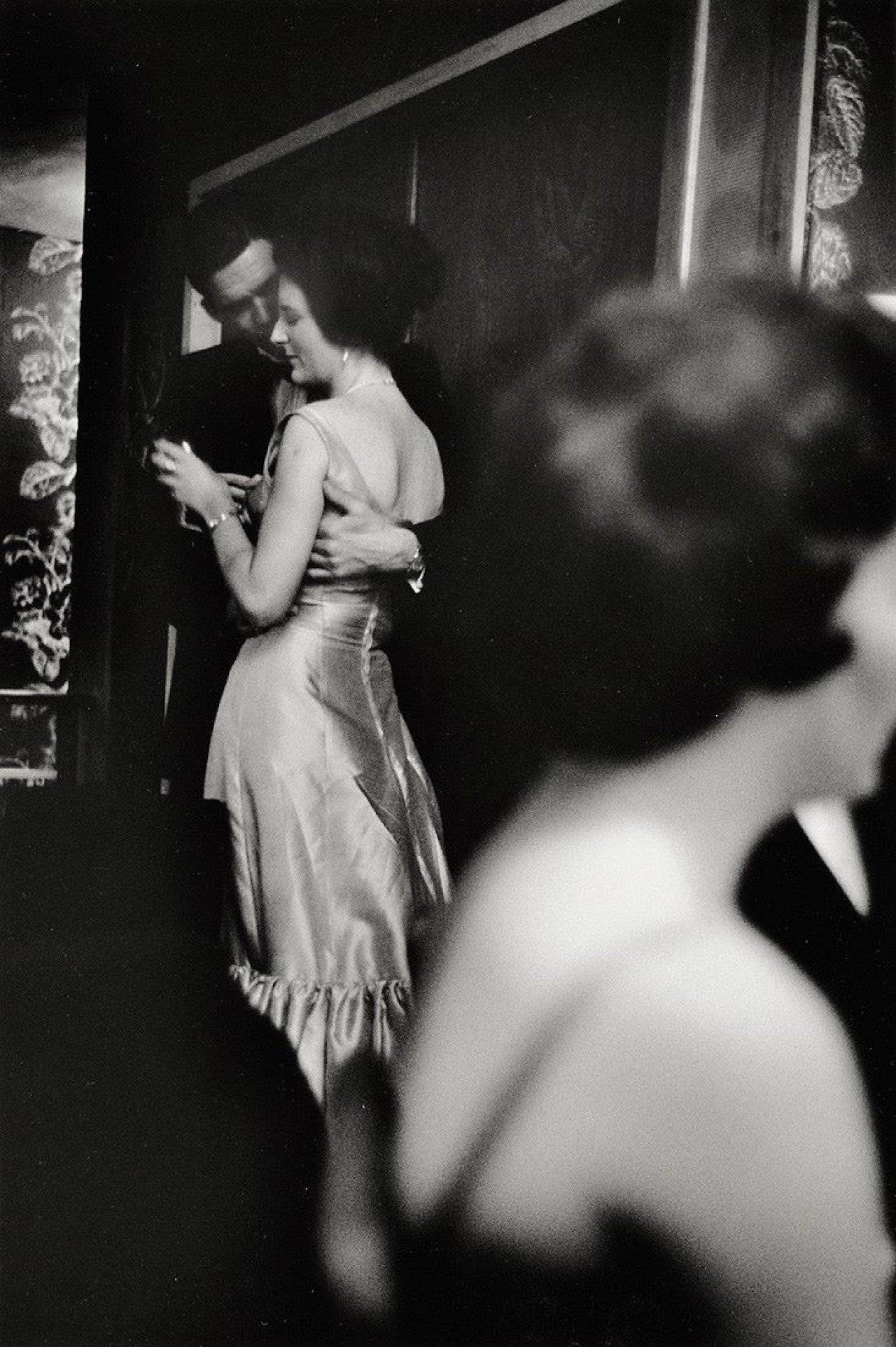 This picture shows the following artwork: Elliott Erwitt. „Dublin, Ireland“. 1962.