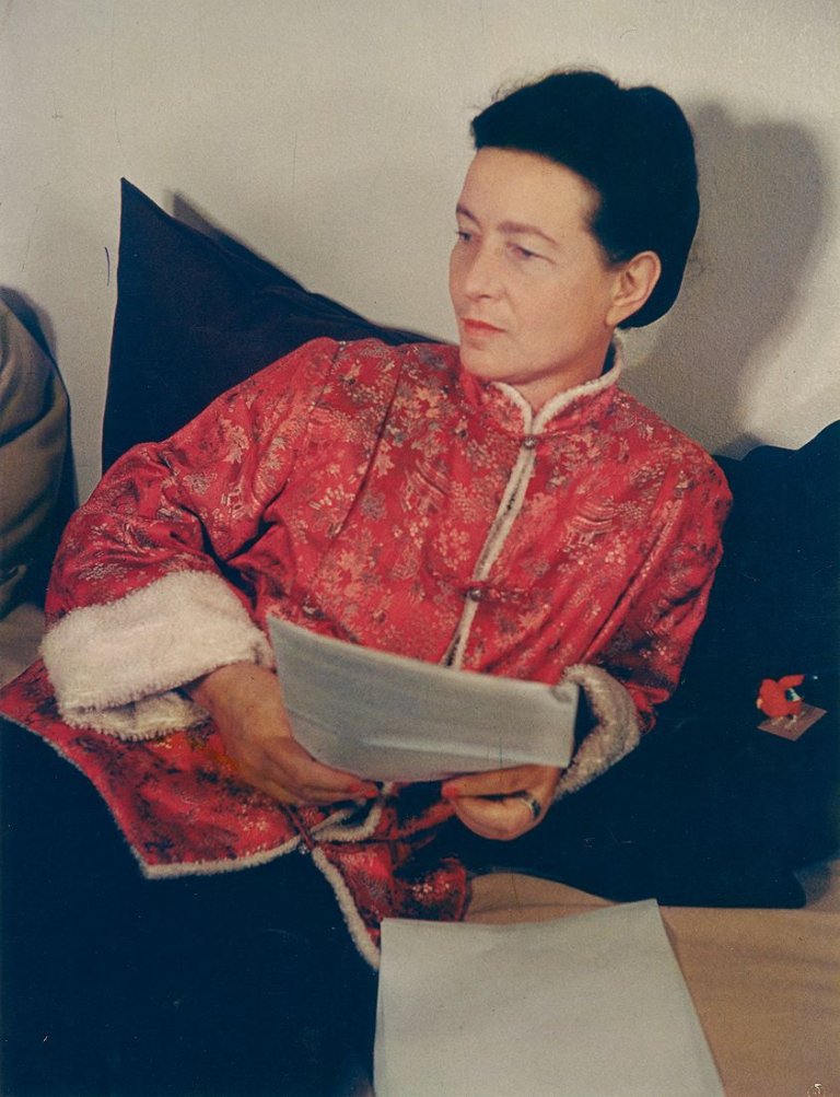 Auf diesem Bild ist das folgende Kunstwerk zu sehen: Gisèle Freund. „Simone de Beauvoir“. 1952.