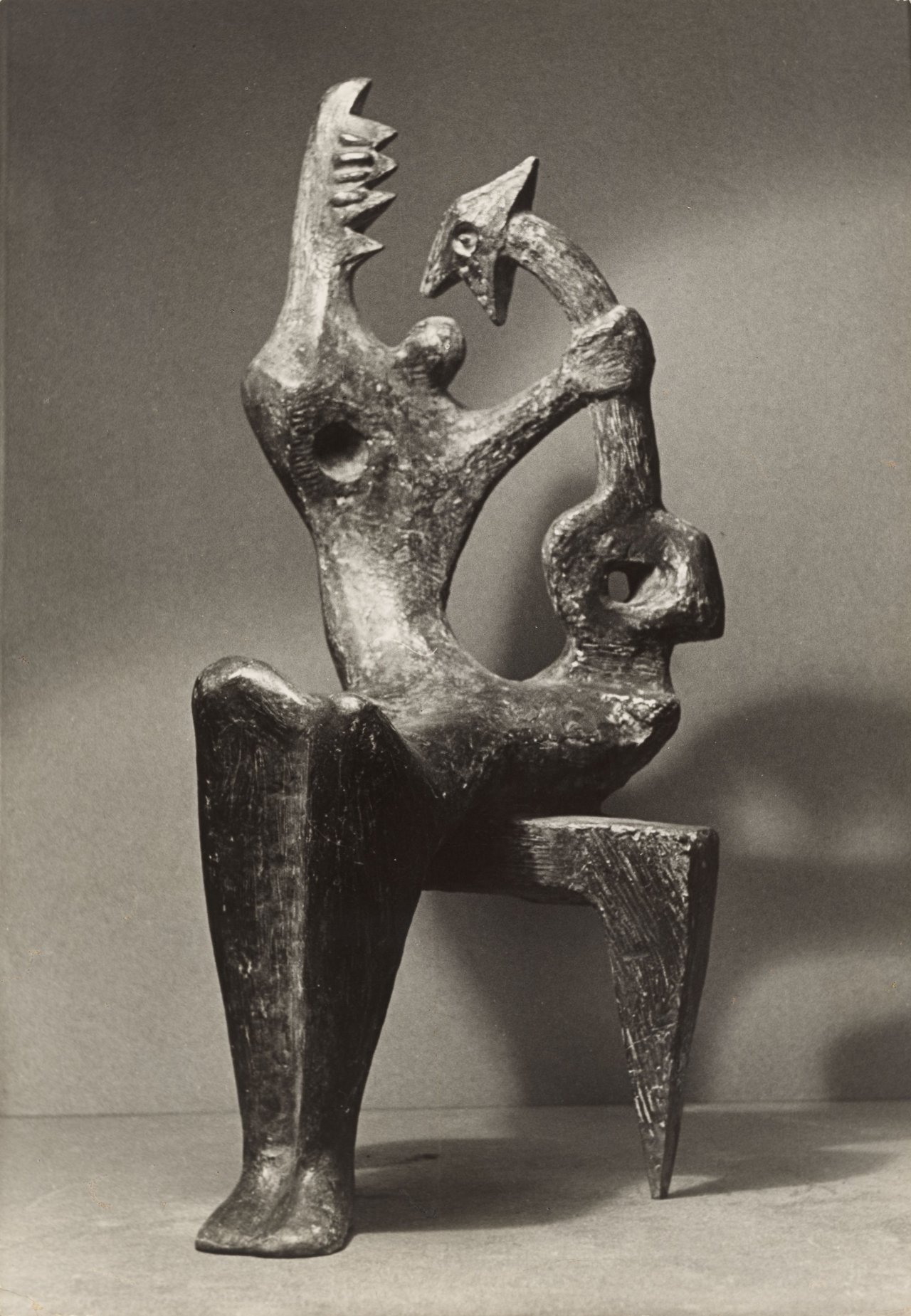 Auf diesem Bild ist das folgende Kunstwerk zu sehen: Henry Moore. „Mother & Child“. 1953.