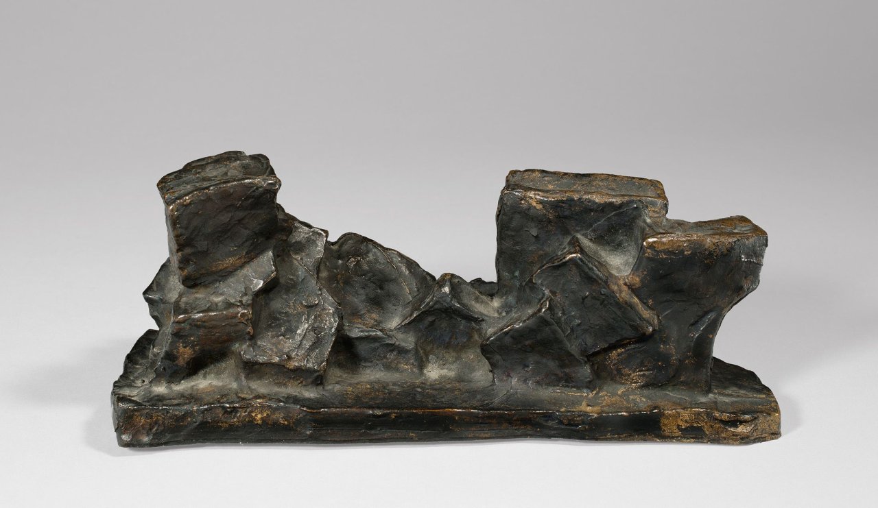 Auf diesem Bild ist das folgende Kunstwerk zu sehen: Fritz Wotruba. „Liegende“. 1962.