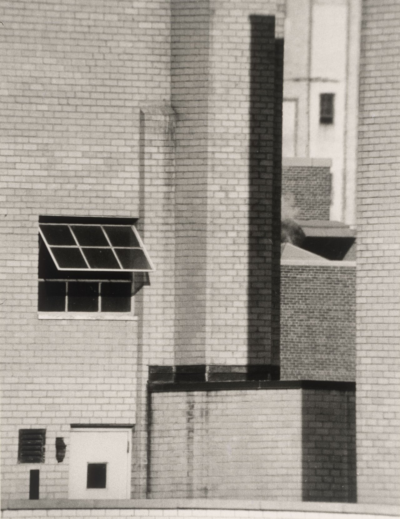 Auf diesem Bild ist das folgende Kunstwerk zu sehen: André  Kertész. Brick Walls, October 23, New York. 1961.