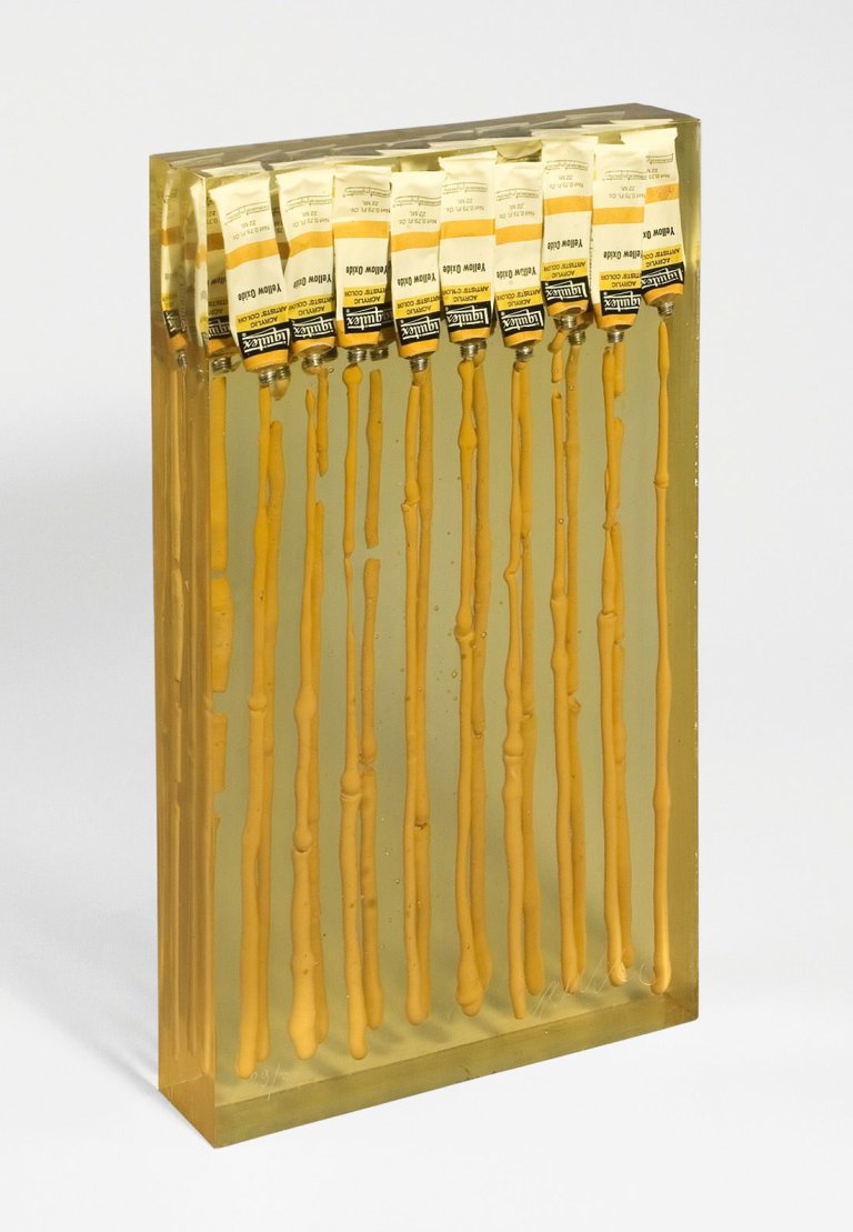Auf diesem Bild ist das folgende Kunstwerk zu sehen:  Arman. Color Tubes. 1979.