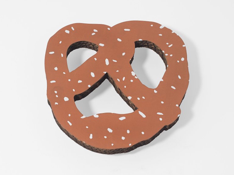 Auf diesem Bild ist das folgende Kunstwerk zu sehen: Claes Oldenburg. „N.Y.C. Pretzel“. 1994.