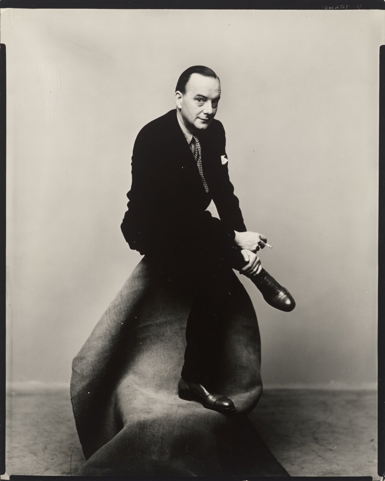 Auf diesem Bild ist das folgende Kunstwerk zu sehen: Irving Penn. Porträts für Vogue. 1947.