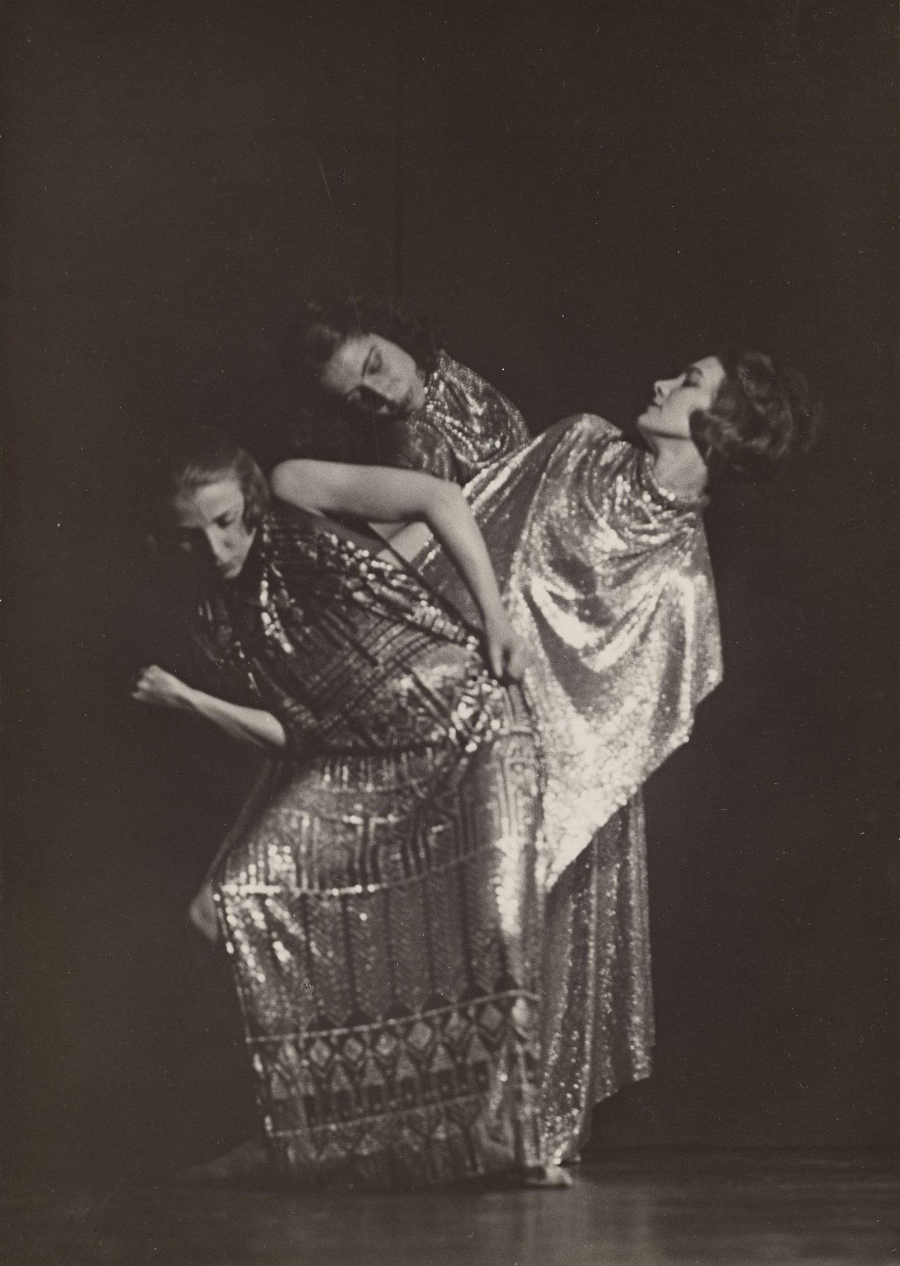 Auf diesem Bild ist das folgende Kunstwerk zu sehen: Charlotte Rudolph. Drei Tänzerinnen. Um 1925.