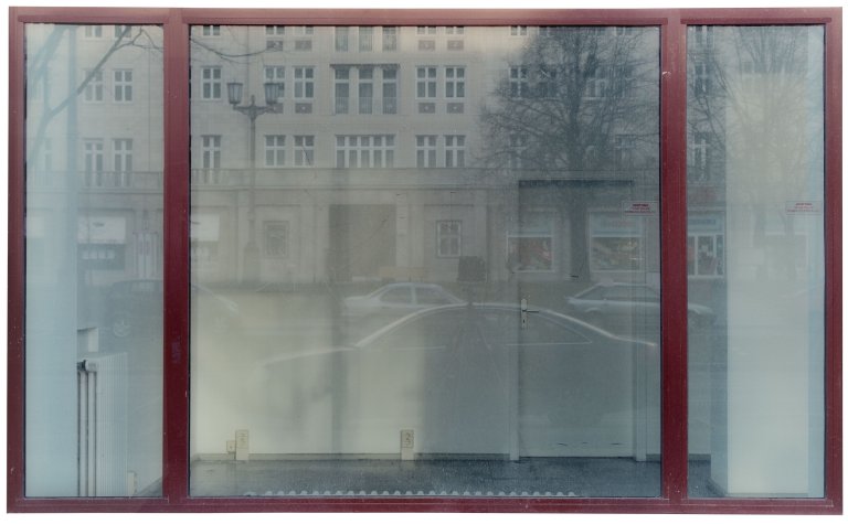 Auf diesem Bild ist das folgende Kunstwerk zu sehen: Sabine Hornig. „Fenster I“. 2001.