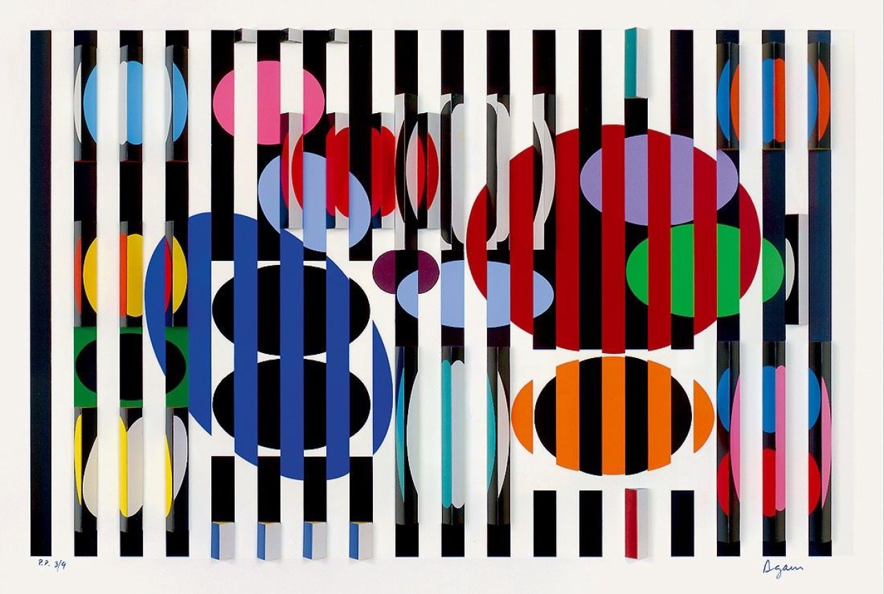 Auf diesem Bild ist das folgende Kunstwerk zu sehen: Yaacov Agam. „2+3=4“. 1982.