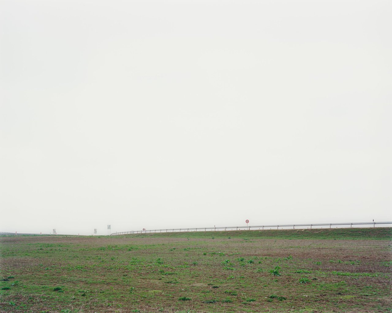 Auf diesem Bild ist das folgende Kunstwerk zu sehen: Hans-Christian Schink. „A9/A38 Autobahnkreuz Rippachtal (3)“. 1998.