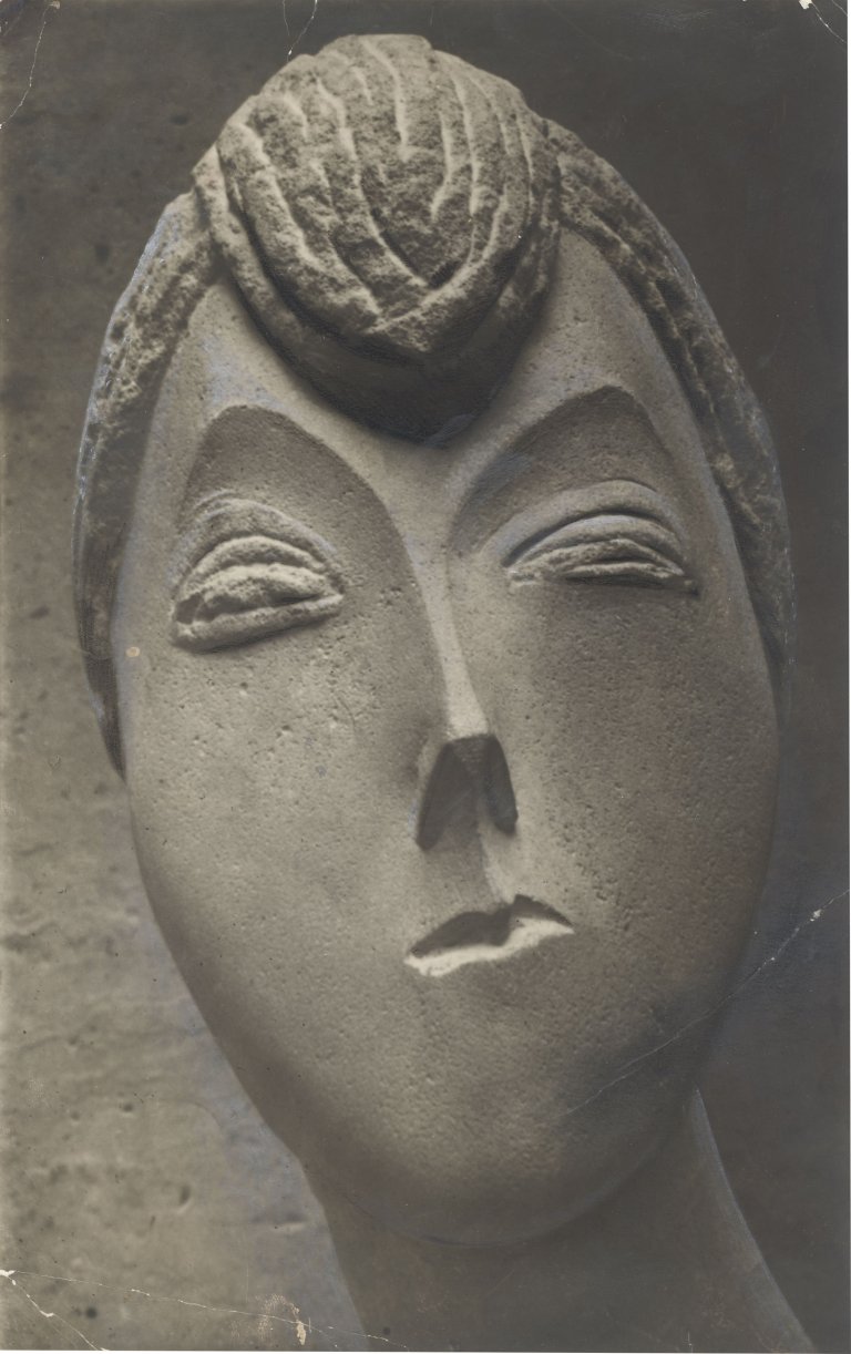 Auf diesem Bild ist das folgende Kunstwerk zu sehen: Constantin Brâncuşi. Tête de femme (La Baronne Renée Frachon). Um 1909.