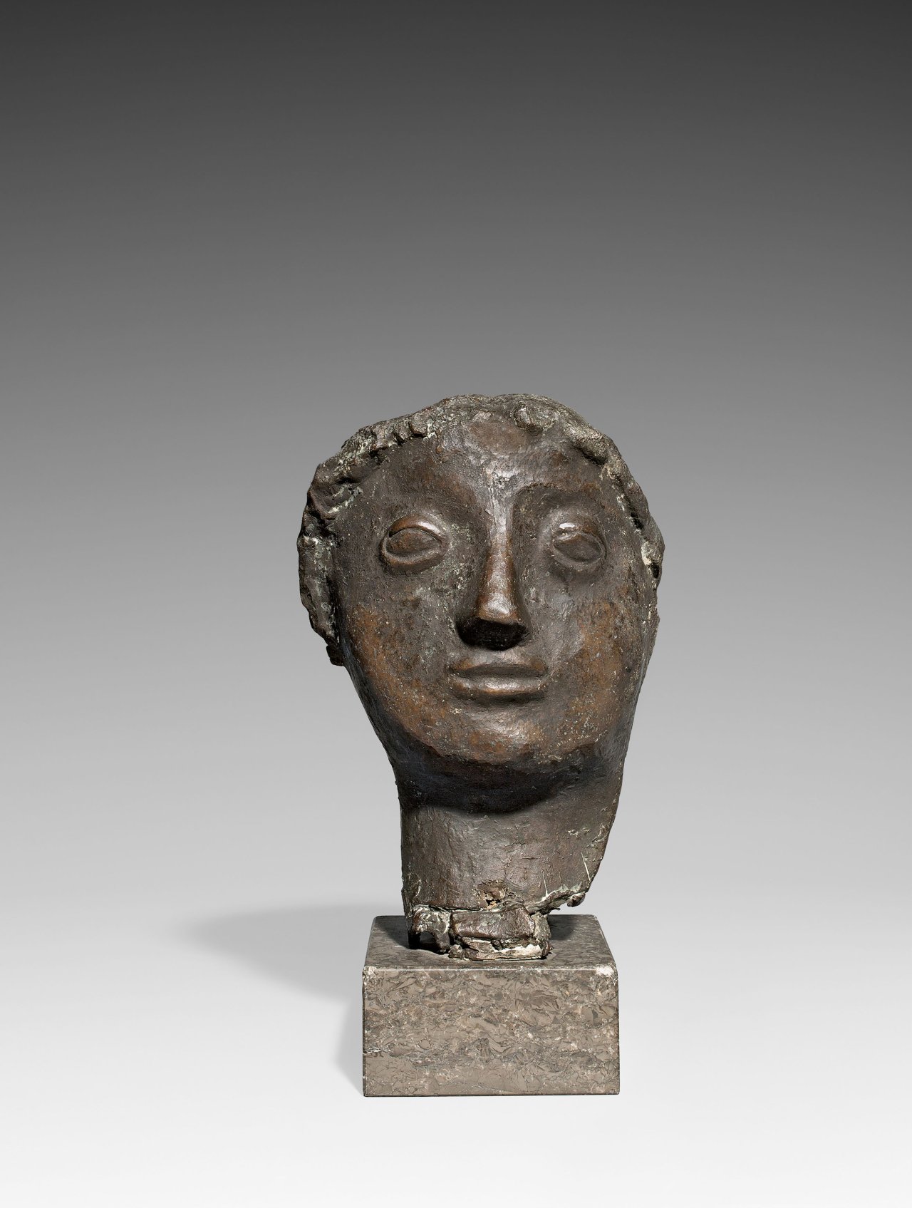 Auf diesem Bild ist das folgende Kunstwerk zu sehen: Toni Stadler. „Mädchenmaske“. Um 1956.