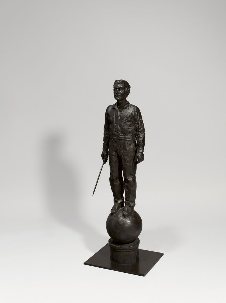 Auf diesem Bild ist das folgende Kunstwerk zu sehen: Stephan Balkenhol. „Neuer Eiserner Mann“. 2004.