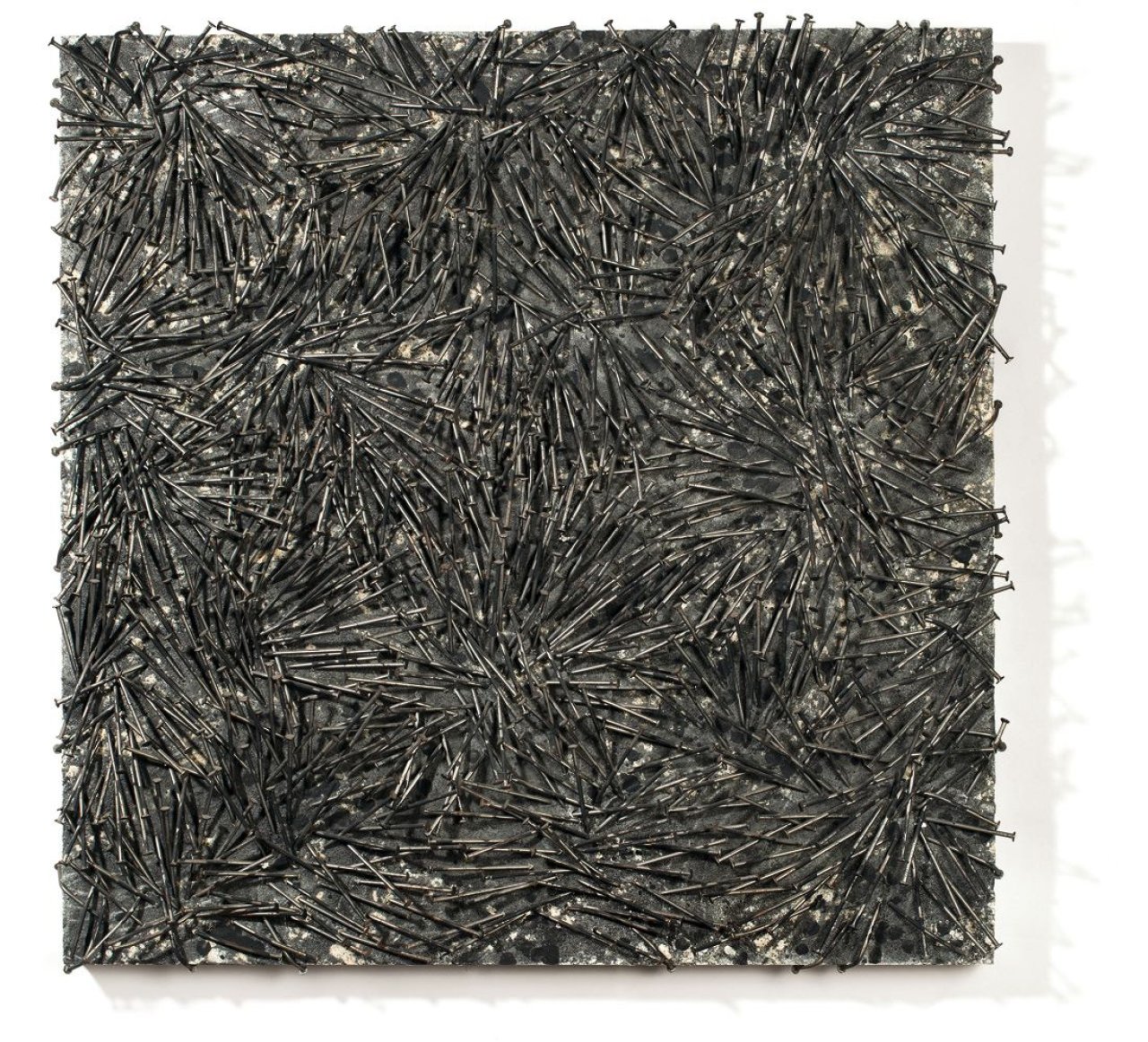 Auf diesem Bild ist das folgende Kunstwerk zu sehen: Günther Uecker. „Energiefeld“. 1986.