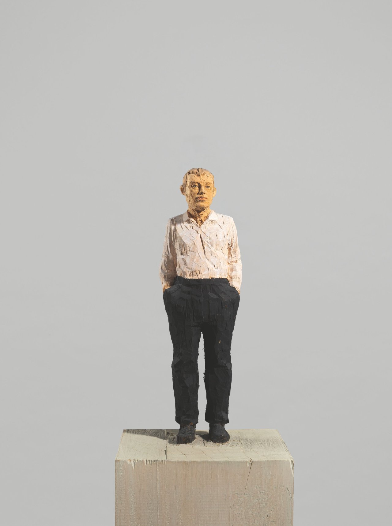Auf diesem Bild ist das folgende Kunstwerk zu sehen: Stephan Balkenhol. Mann. 2006.