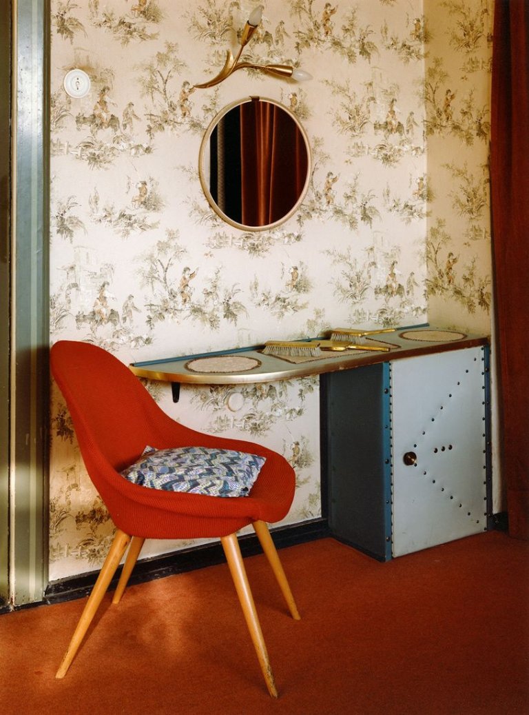 Auf diesem Bild ist das folgende Kunstwerk zu sehen: Thomas Ruff. Aus der Serie „Interieurs“. 1979-1983.