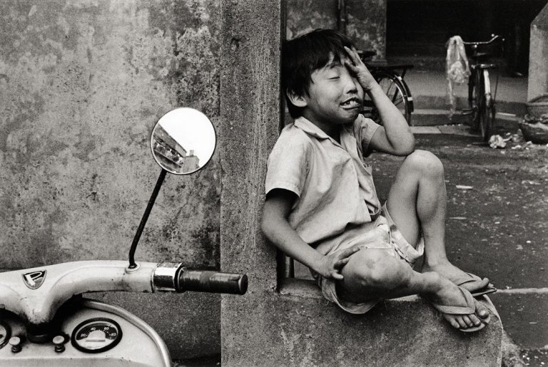 Auf diesem Bild ist das folgende Kunstwerk zu sehen: Nobuyoshi Araki. Ohne Titel. Aus der Serie „Satchin“. 1963.