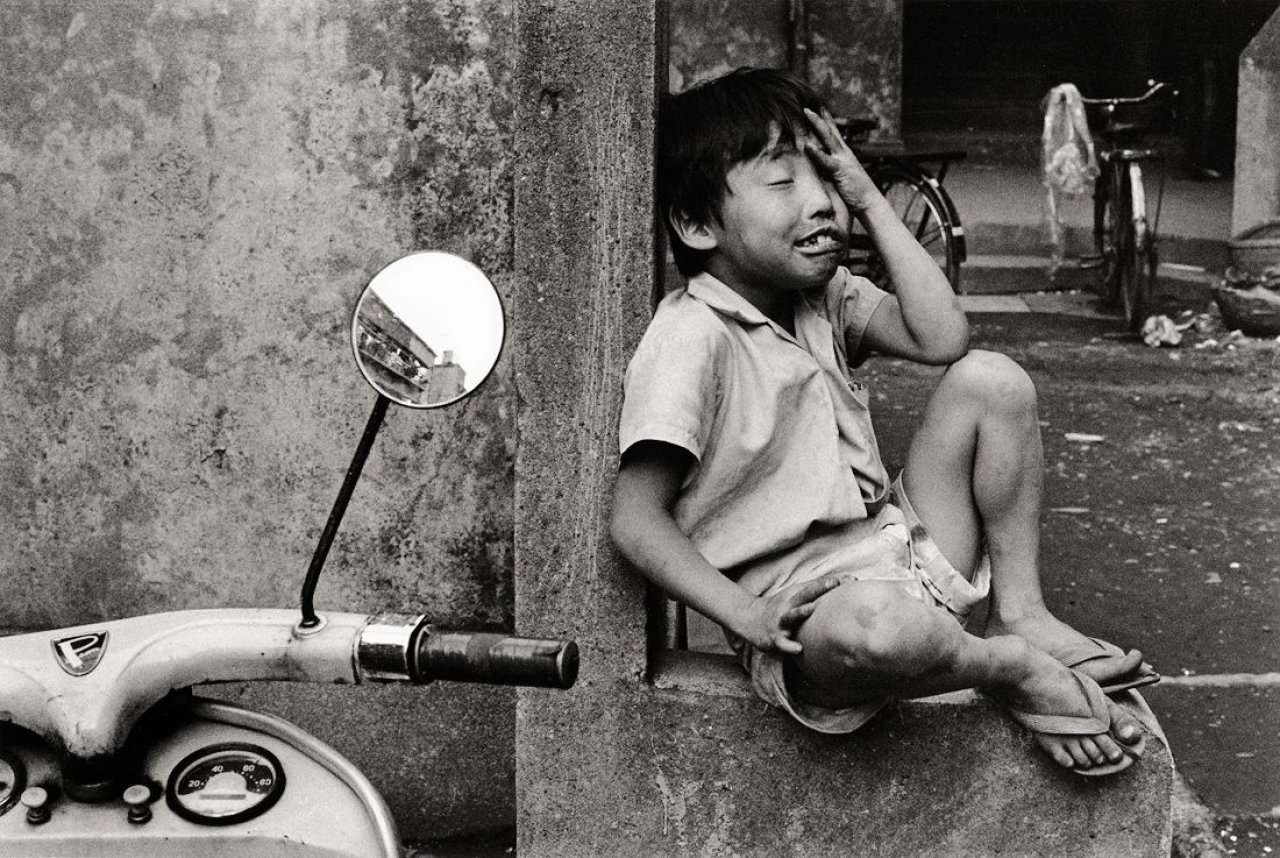 This picture shows the following artwork: Nobuyoshi Araki. Untitled. From the series „Satchin“. 1963.