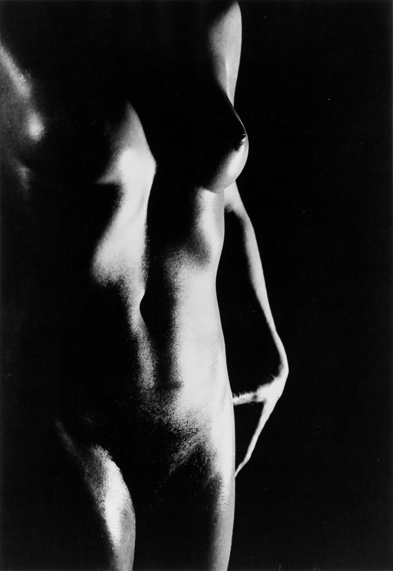Auf diesem Bild ist das folgende Kunstwerk zu sehen: Heinz Hajek-Halke. Stehender Akt. Um 1933.