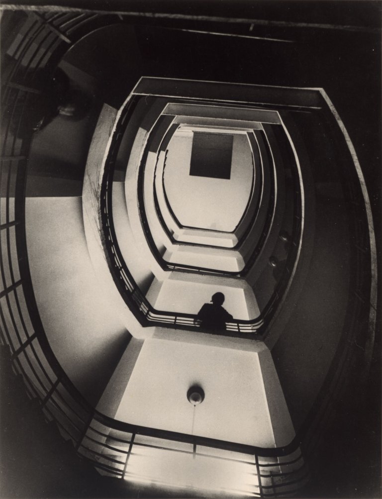 Auf diesem Bild ist das folgende Kunstwerk zu sehen: Arkady Shaikhet. Neues Haus. 1929.