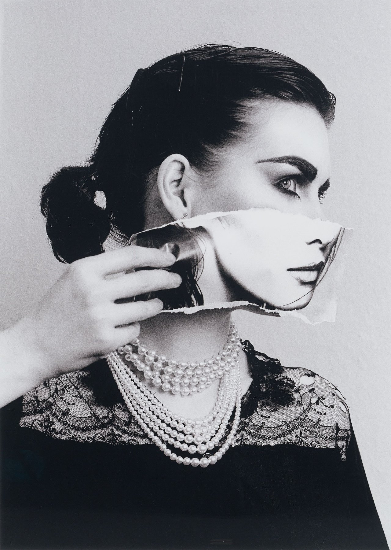 Auf diesem Bild ist das folgende Kunstwerk zu sehen:  Linder (d.i. Linder Sterling). Come find me when I'm hiding. 1981.