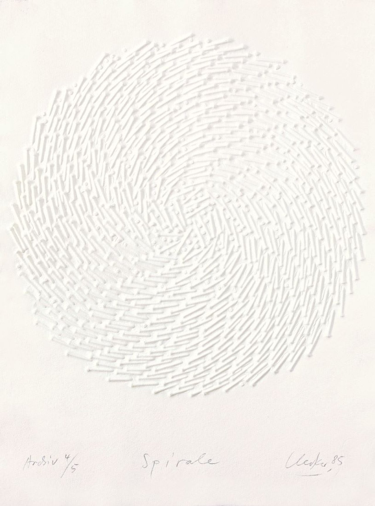 Auf diesem Bild ist das folgende Kunstwerk zu sehen: Günther Uecker. „Spirale“. 1985.