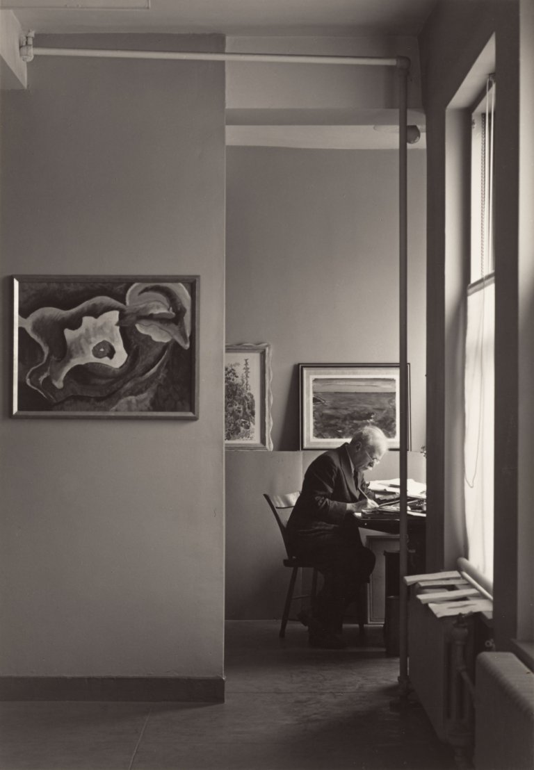 Auf diesem Bild ist das folgende Kunstwerk zu sehen: Ansel Adams. Alfred Stieglitz, An American Place, New York. 1938.