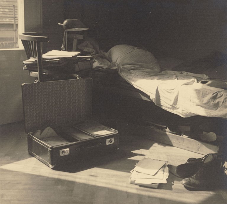 Auf diesem Bild ist das folgende Kunstwerk zu sehen: Josef Voříšek. Ohne Titel (Interieur). Vermutl. 1940er –1950er Jahre.