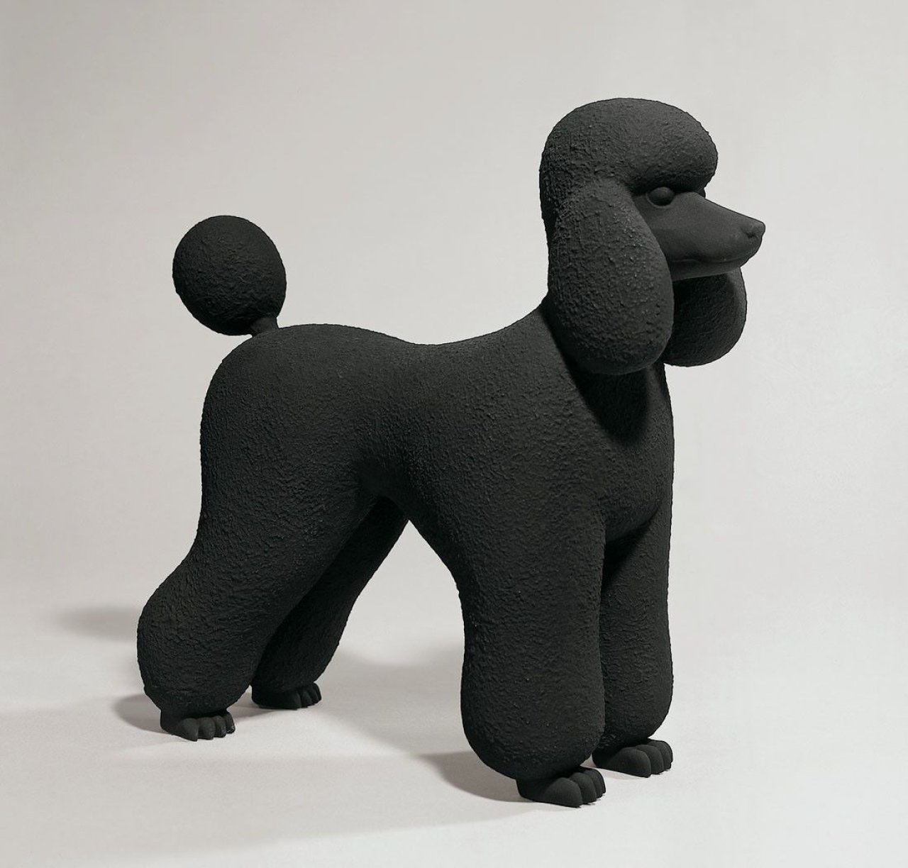 Auf diesem Bild ist das folgende Kunstwerk zu sehen: Katharina Fritsch. „Pudel“. 1995.