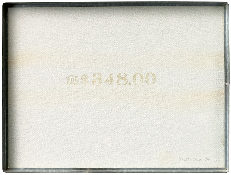 Auf diesem Bild ist das folgende Kunstwerk zu sehen: Edward Kienholz. „for $ 348“. 1974.
