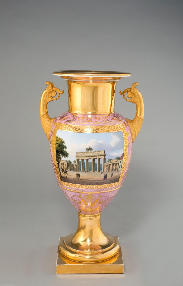 Auf diesem Bild ist das folgende Kunstwerk zu sehen:  KPM Königliche Porzellan-Manufaktur Berlin. „Französische Vase“ mit Veduten von Berlin. 1840.