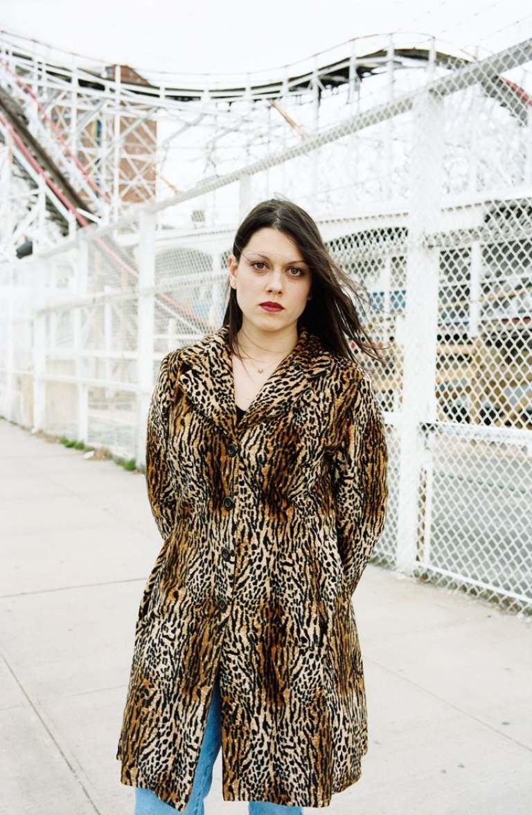 Auf diesem Bild ist das folgende Kunstwerk zu sehen: Jitka Hanzlová. „Alexandra, Coney Island“. 2000.