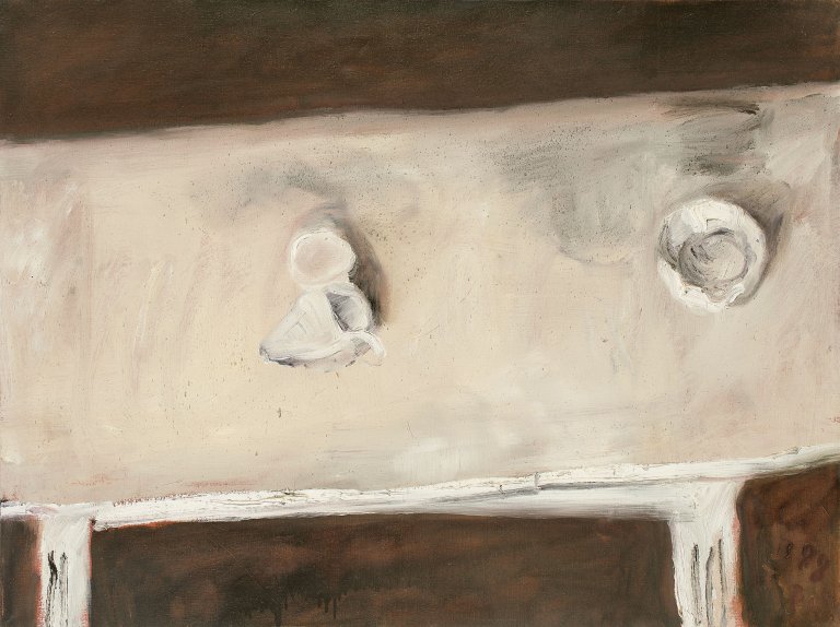 Auf diesem Bild ist das folgende Kunstwerk zu sehen: Klaus Fußmann. Stilleben auf weißem Tisch. 1988.