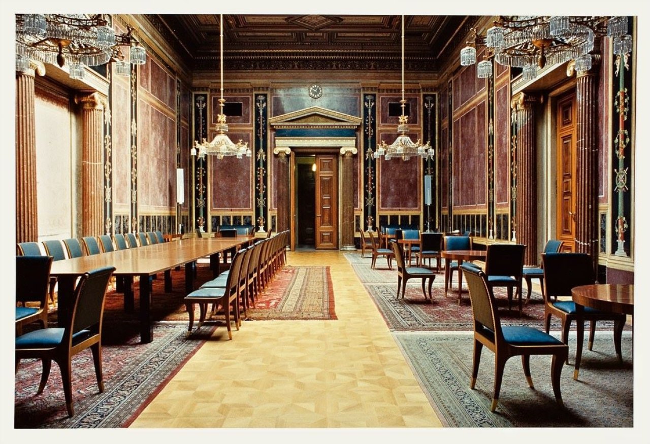 This picture shows the following artwork: Candida Höfer. „Parlament Wien III“. 1996.