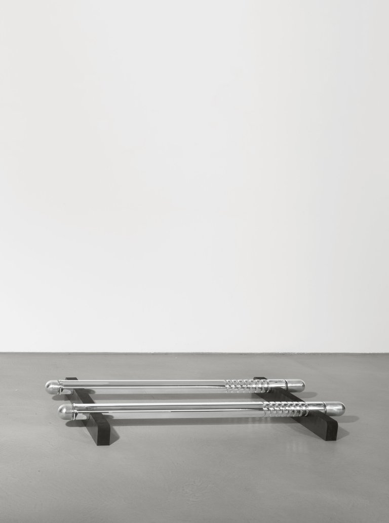Auf diesem Bild ist das folgende Kunstwerk zu sehen: Carsten Nicolai. VOID, 2002 A) 2000hz 2.6.02 B) 8000hz. 2002.