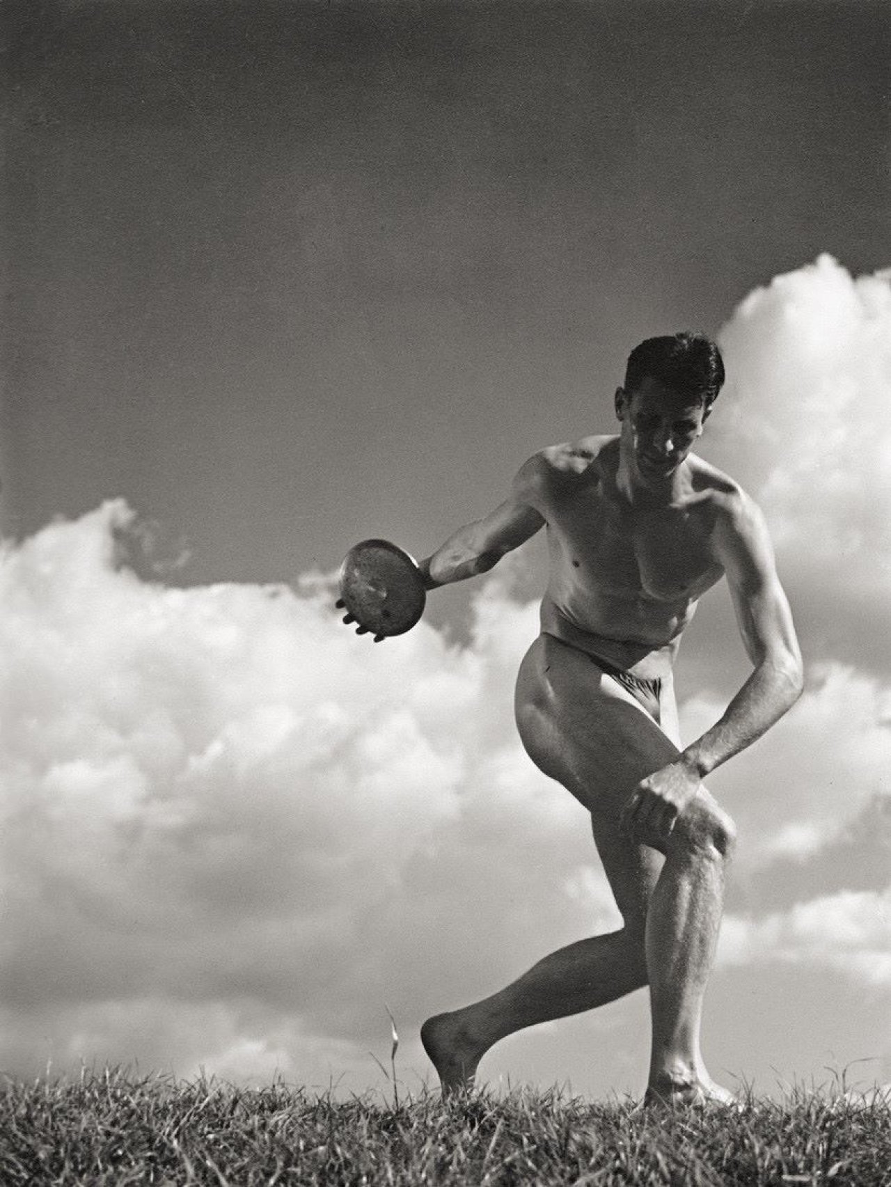 This picture shows the following artwork: Leni Riefenstahl. „Glenn Morris“ (Disc thrower). 1936.