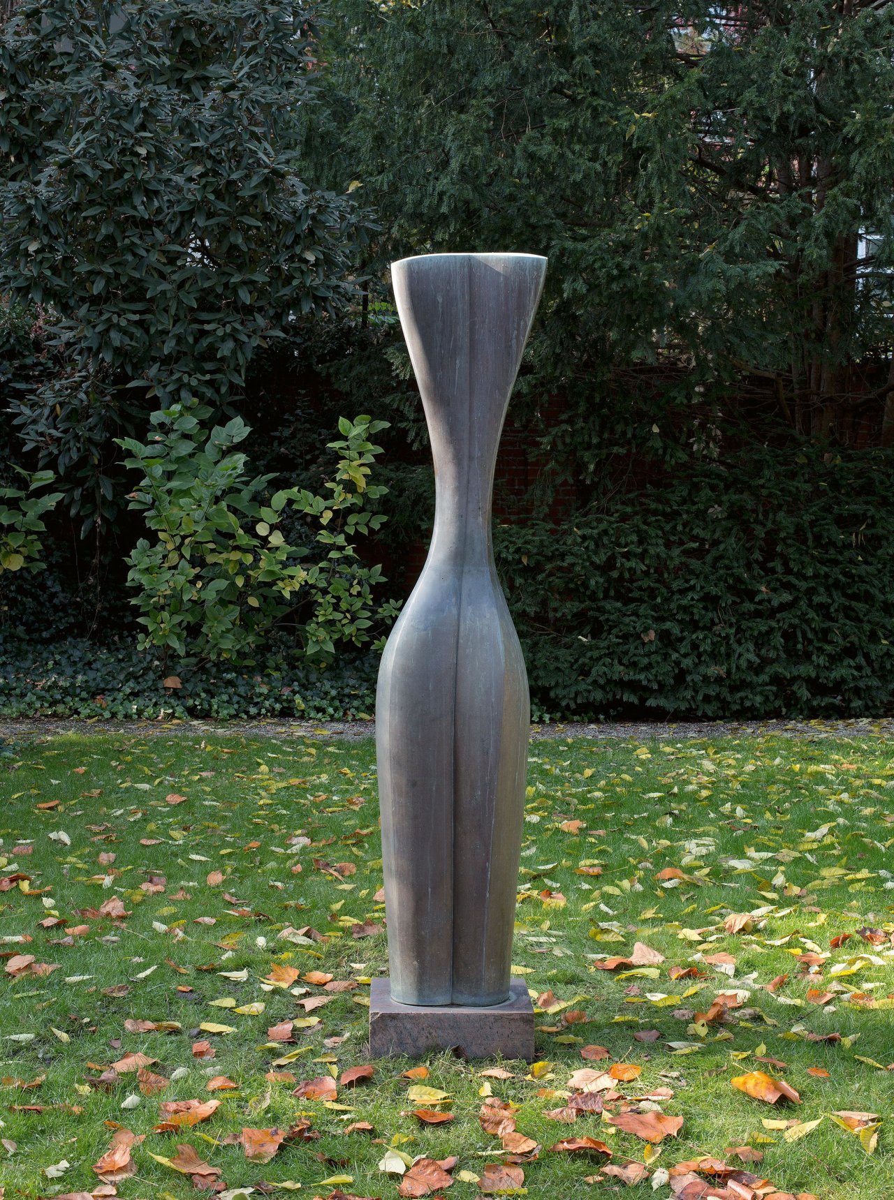 This picture shows the following artwork: Karl Hartung. „Kore“. 1953.