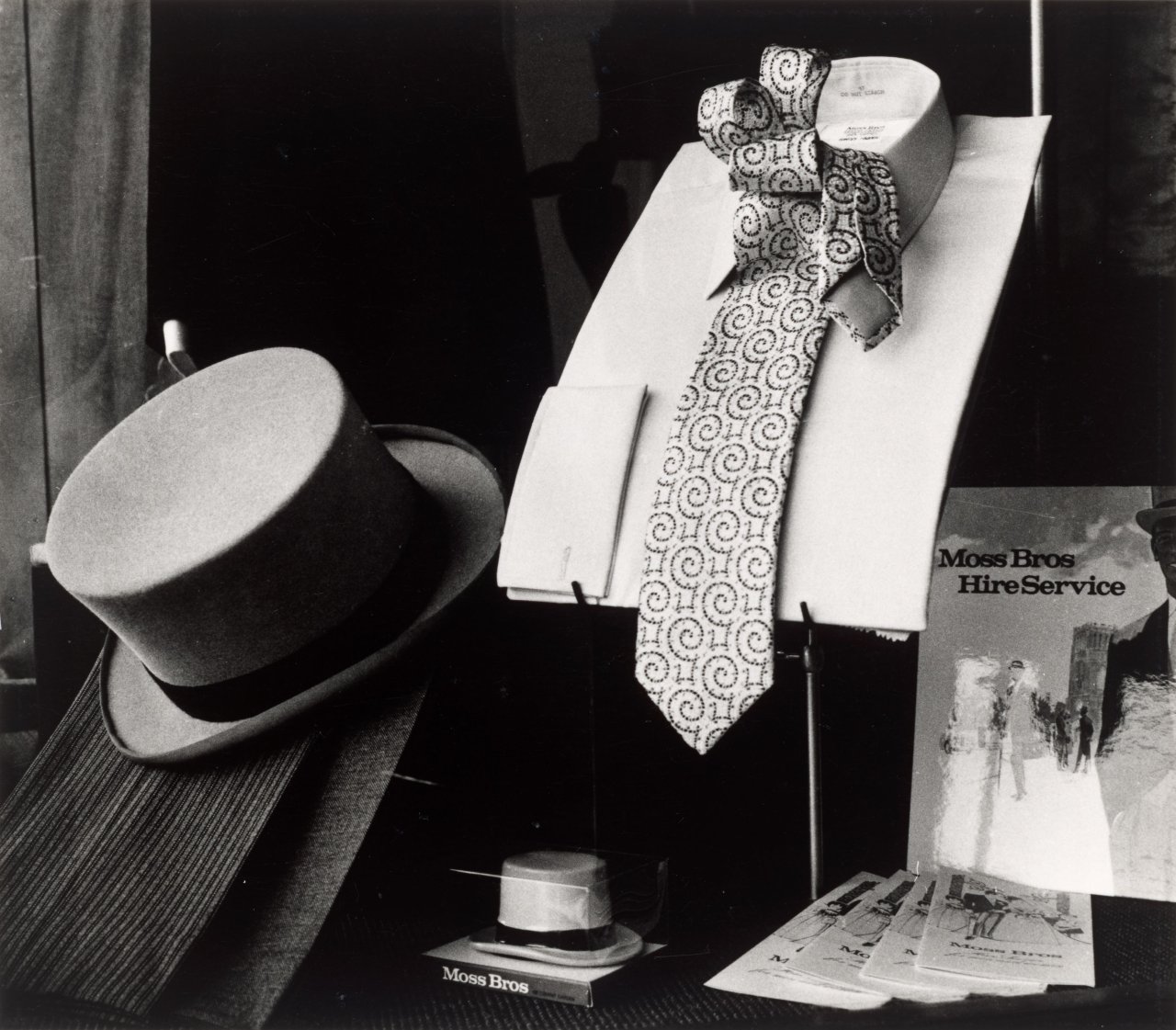 Catalog image of „Haberdasher Window, Brighton“. Vermutlich 1960er–Jahre