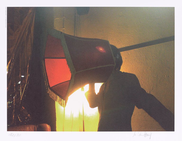 Auf diesem Bild ist das folgende Kunstwerk zu sehen: Gert und Uwe Tobias. „kjubh-Nietenblatt #5“. 2007.