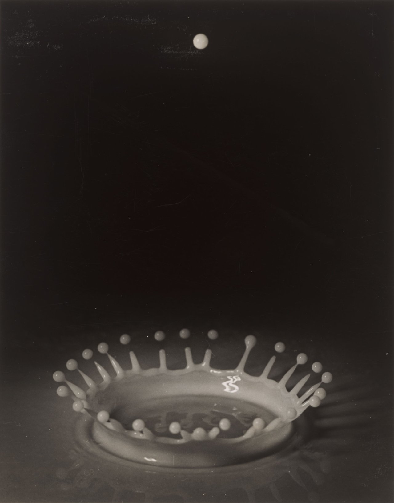 Auf diesem Bild ist das folgende Kunstwerk zu sehen: Harold E. Edgerton. Coronet. 1935.