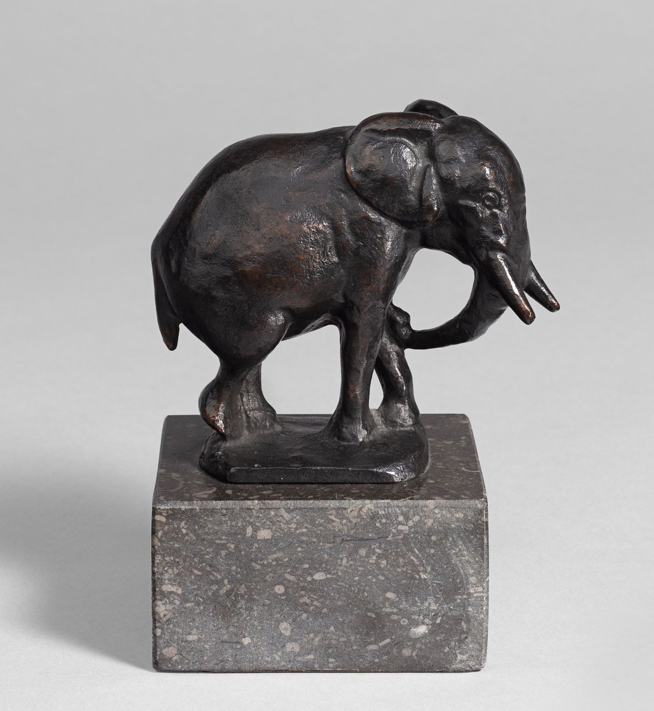 This picture shows the following artwork: August Gaul. ”Elefant”. 1915.